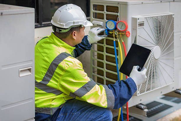 Professional Hvac technician working in Leesburg, IN